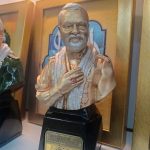 تندیس طلایی سرداران شهید حاج قاسم سلیمانی و شهید ابومهدی المهندس